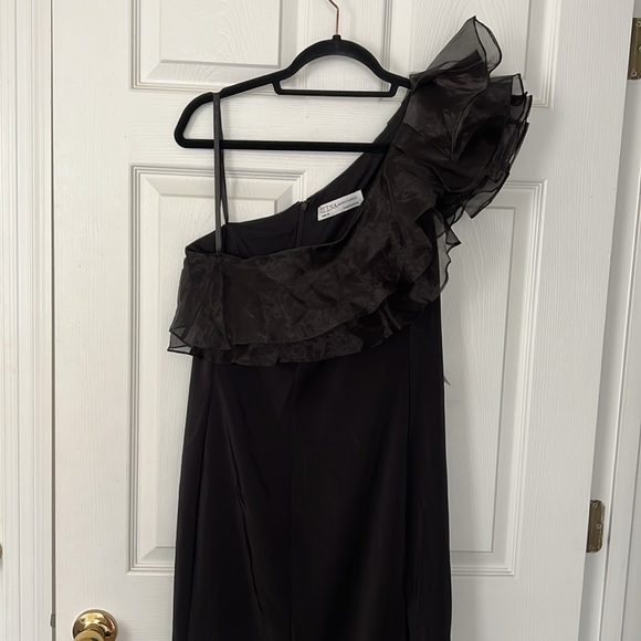 Ieena for Mac Duggal One Shoulder Ruffle Evening Gown in Black Size 10 - Picture 6 of 12